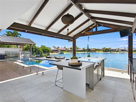 36 rumrunner street mermaid waters qld 4218 4 bedroom house at 22 Rumrunner Street, Mermaid Waters QLD 4218 sold on Feb 23, 2021