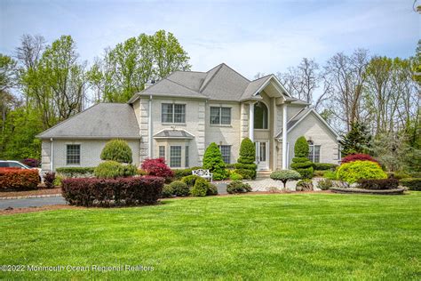 4 maple leaf dr holmdel nj 7733 5 baths house located at 5 Maple Leaf Dr, Holmdel, NJ 07733 sold for $1,750,000 on Apr 28, 2006