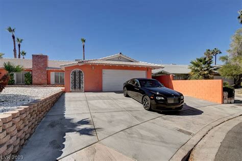 4675 balfour dr las vegas nv 89121  The 2,392 Square Feet single family home is a 4 beds, 2 baths property