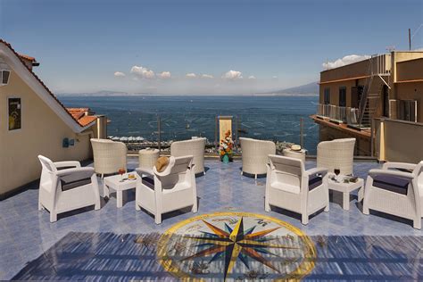 5 stelle hotel sorrento Situated in Sorrento and with Peter's Beach reachable within 600 metres, La Magnolia Sorrento - City Centre Hotel features a shared lounge, allergy-free rooms, free WiFi throughout the property and a
