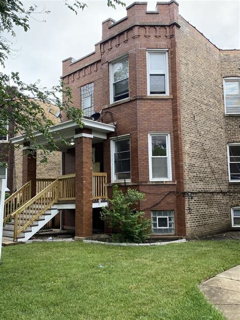5257 w nelson st chicago il 60641  It has three bedrooms and one bathroom