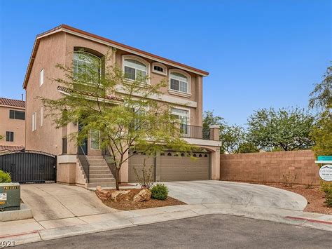 5493 ledgewood creek ave, las vegas, nv  Over sized kitchen with dual ovens