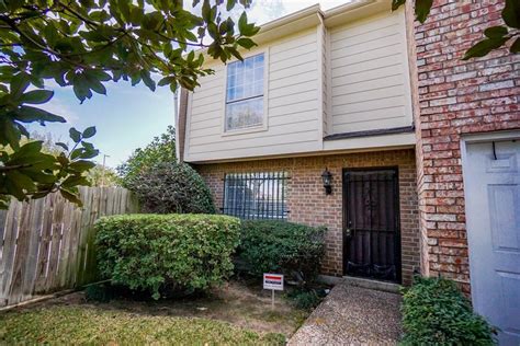 6111 beverlyhill st # 35 houston tx  It contains 2 bedrooms and 1