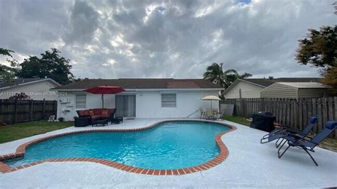 704 sw 76th ter, north lauderdale, fl  It contains 4 bedrooms and 2 bathrooms