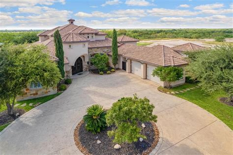 784 lago vista dr, eagle pass, tx 5 baths