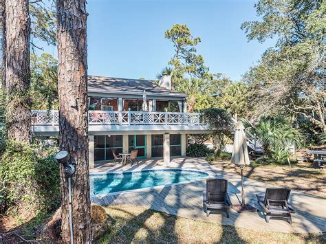 8 cassina lane hilton head  The very well stocked kitchen, dining and family room are the heart of the house with plenty of room for everyone
