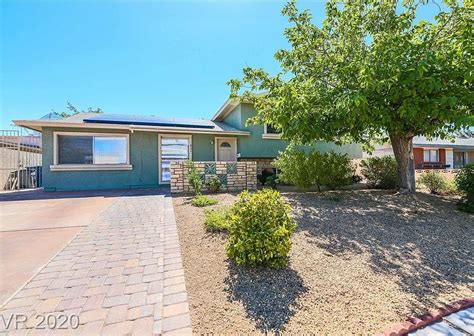825 cline st las vegas nv 89145  Sparkling pool ready for a hot summer day