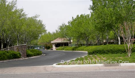 9213 eagle hills dr  9141 Golden Eagle Dr is located in Summerlin North, Las Vegas