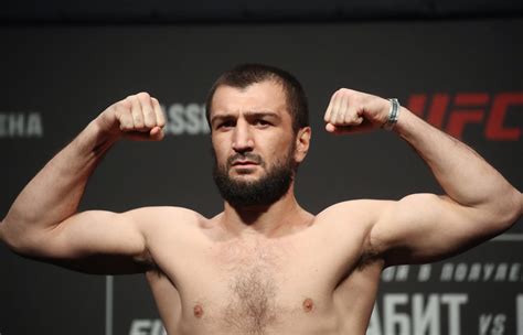 Abubakar nurmagomedov Abubakar Nurmagomedov will look to build off his first UFC victory when he meets fellow welterweight Gadzhi Omargadzhiev on Saturday's UFC 280 preliminary card