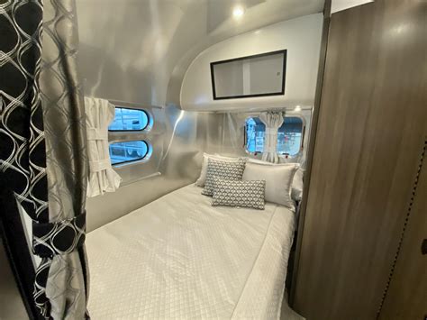 Airstream marketplace 2022 Airstream Globetrotter 23 Front Twin Bed, Natural Elm cabinets with Barcelona Blue Cushions