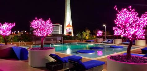Allure las vegas amenities The Allure offers 10-foot ceilings and stunning views, along with luxurious amenities