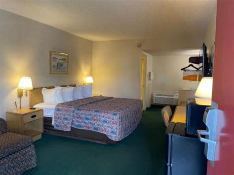 Altoona lodging Holiday Inn Express & Suites Altoona, an IHG Hotel