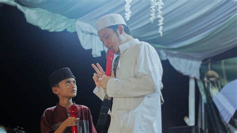 Alwi assegaf pakai sorban Berita Alwi Assegaf - Alwi Assegaf hingga Syakir Daulay hadir di pesta pernikahan bintang Mermaid In Love Arnold Leonard dan Moniq Crasivaya