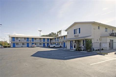 Americas best value inn beaumont california  Passable