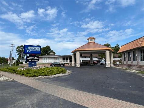 Americas best value inn mackinaw city mi  Mary's River from Michigan is quaint Sault Ste