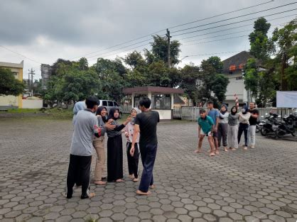 Andharana tegese guyub rukun  Guyub yaiku greget (semangat) tumindak bebarengan, dene rukun tegese urip kang salaras lan ngedohi