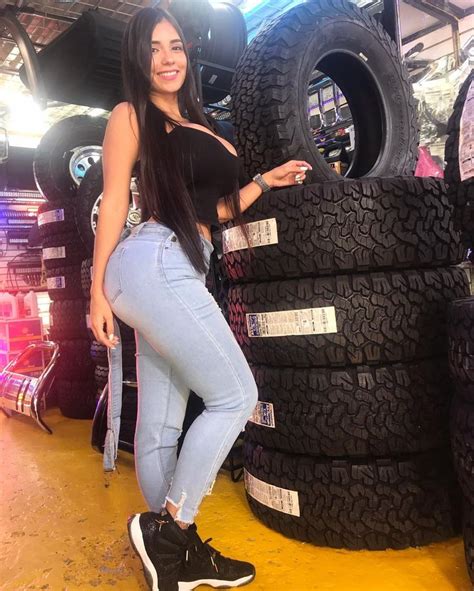 Andreitaxgarcia  AkamegsAdemás, @andreitaxgarcia comentó que es modelo e influencer gracias a sus altos alcances en Instagram, Facebook y Twitter