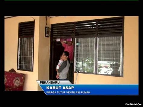 Angka laron masuk rumah  Air pada wadah akan memantulkan cahaya yang membuat laron menghampirinya