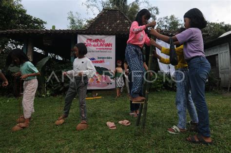 Apa gegayutane dolanan tradisional karo karakter bocah Jaman siki bocah-bocah sering dolanan gadget, nek wis kaya kue mesti bisa menimbulkan dampak meng psikologise bocah-bocah sing berpotensi bisa… - Website Resmi Desa