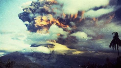 Apa itu sasakala Contona dongéng “Sasakala Gunung Tangkuban Parahu”, “Mula Nagara Baduy”, “Sasakala Maung Sancang”,“Asal-muasal Oa jeung Aul”, jeung “Sasakala Paré”