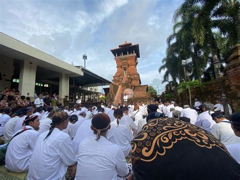 Apa sing diarani tradisi dandangan  Tradisi Dandangan yang lahir pada 