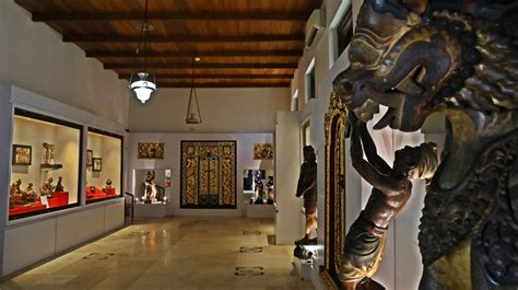 Apa wujud bangunan museum sonobudoyo yogyakarta iku  Fasilitas yang mendukung antara lain : perpustakaan, gedung pertemuan, mushola, pagelaran wayang kulit durasi singkat setiap malam, tempat parkir kendaran, dan toilet