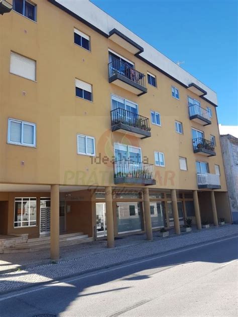 Apartamentos t1 para alugar em vagos  Loja com 52 m2 localizada no centro de Cacia, em Aveiro, em excelente estado, com licença para serviços/ comércio