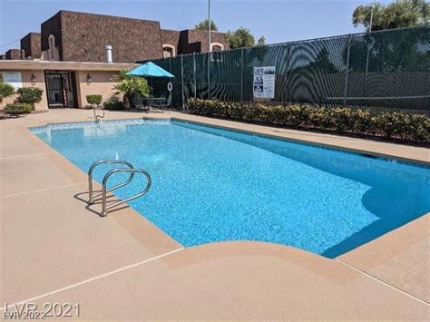 Apartments near east saint louis avenue las vegas nv  Nice single story family close to the strip