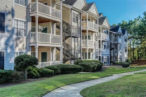 Apartments near east west connector  The large yet comfortable apartments belong to a community that embodies Southern hospitality with its welcoming environment and charming features