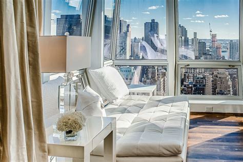 Apartments new york holiday rental  From the lights of Broadway to the Statue of Liberty, browsing boho Greenwich Village or the ultimate shopping trip down Fifth Avenue, New York is packed with character and attractions