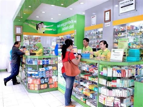 Apotek sejati foto As the only state-owned pharmaceutical retailer with the largest and leading pharmacy network in Indonesia, Kimia Farma Apotek exists to provide integrated health solutions through extensive healthcare products, medical equipment, pharmacist and doctor consultation, laboratory and optical services as well as providing health applications for