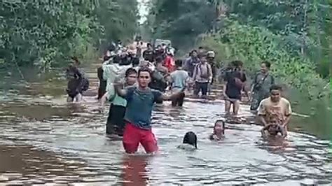 Arti mimpi berenang di air keruh com) Jika Anda melihat diri Anda berenang di sungai yang keruh, itu berarti Anda harus menjaga diri agar tidak terkena penyakit ringan