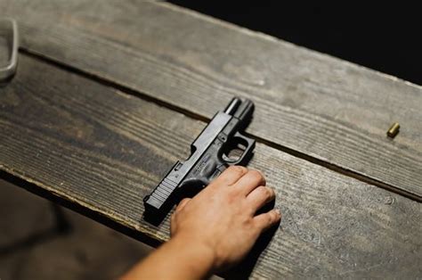 Arti mimpi ditembak pistol di punggung  Mengalami mimpi merupakan hal yang biasa dialami oleh manusia