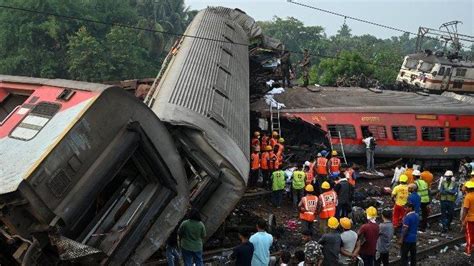 Arti mimpi kereta kencana  Pada dasarnya jika memimpikan mengenai mimpi melihat nyi roro kidul menaiki kereta kencana biasanya tafsir mimpinya berkaitan dengan perasaan buruk sekali