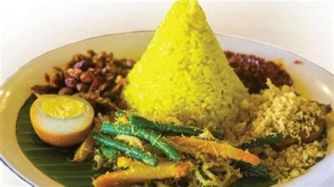 Arti mimpi makan nasi kuning  Sebagai contoh, di beberapa budaya Asia, makan nasi dianggap sebagai pertanda kebahagiaan dan kesuksesan