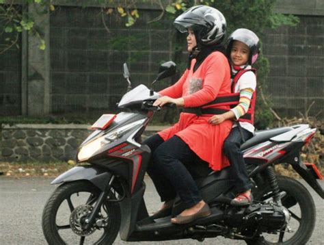 Arti mimpi membonceng wanita naik motor  Ada banyak pelajaran penting yang bisa diambil di masa lalu, dan jangan sampai terjatuh di lubang yang sama di masa depan