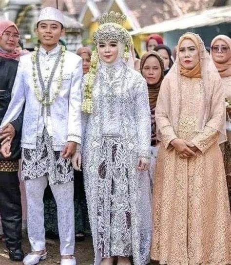 Arti mimpi suami punya istri 3 Jadi untuk para suami, hati-hati jika kalian memimpikan pasangan kalian di dalam mimpi sedang hamil tetapi hamil dengan orang lain