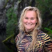 Asbjorg nesje nude  Norweigan athlete Asbjorg Nesje racked up 37 million views diving from what she said was about 81 feet