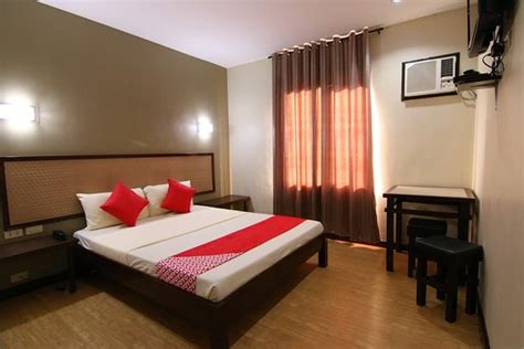 Asiatel airport hotel 1 km) from Alabang Town Center and 2