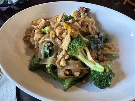 Auryn thai cuisine  Notice: The prices listed on this page are provided for reference only