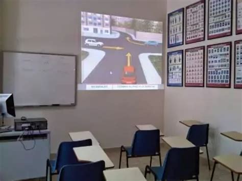 Autoescuela conducing  Ponemos todo nuestro empeño en la enseñanza de la educación vial encaminada a la formación de buenos conductores