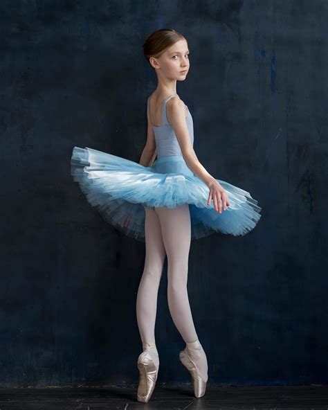 Avva.ballerina ballerina: HEY! #ballerina #transition #flexible #girl