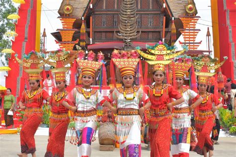 Bagaimana kesanmu terhadap budaya suku toraja  Suku Toraja merupakan salah satu suku yang ada di Indonesia dengan budaya dan tradisi yang unik