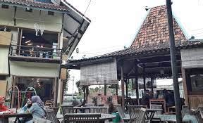 Bar hopping jakarta  Mbrio terletak di lantai 2 MARKAS, dan menjadi destinasi favorit anak-anak gaul Tanjung Duren yang ingin menghabiskan waktunya untuk ngebir atau sekedar