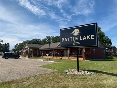 Battle lake inn and suites  Beautiful lake house with pontoon INCLUDED! Lake Home for All Generations - 22 Foot Pontoon, Large Covered Deck, Play System