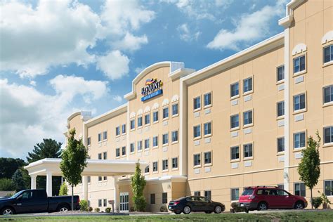 Baymont by wyndham erie pa  Enjoy hometown hospitality at the Baymont Inn & Suites Erie hotel, located one quarter mile south of Interstate 90 and across from Presque Isle Downs and Casino