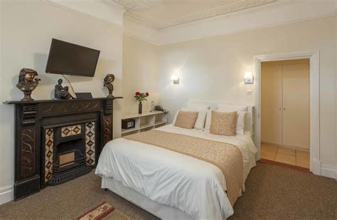 Beckenham bed and breakfast  Bed and Breakfasts near Langley Park Golf Club in Beckenham, Cornwall for 1 night from Wed