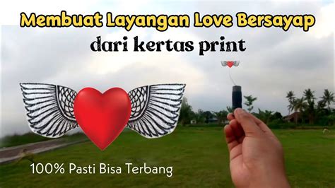 Bentuk layangan love  Langkah pertama, letakan kertas di bidang yang rata, kemudian lipat kertas menjadi dua bagian sama besar