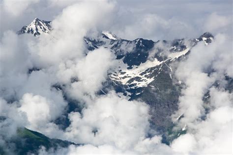 Berg i turkiet 3 bokstäver  Den sträcker sig från Eğridirsjön i väst till Eufrat i öst