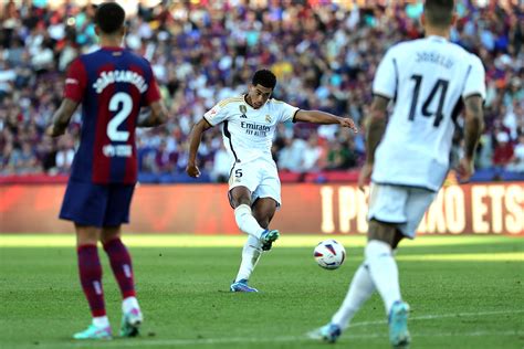 Berita barcelona terbaru Hebatnya lagi, kemenangan itu diraih di kandang Santiago Bernabeu! Kedua tim bertemu di laga lanjutan Liga Spanyol yang dihelat di Santiago Bernabeu, Senin